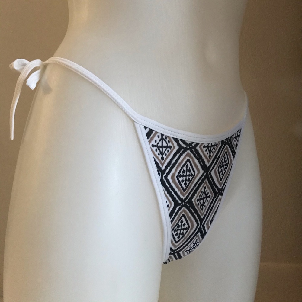 Bikini - Picture 5 of 7
